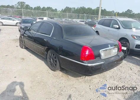 2011 Lincoln Town Car Signature Limited z USA, uszkodzony, nr VIN 2LNBL8CV0BX750651